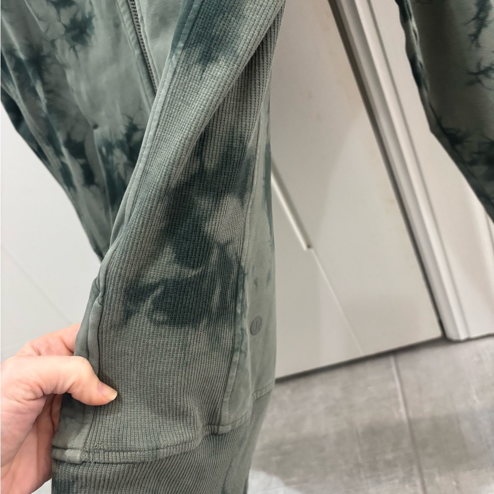 Lululemon Athletica Scuba Full Zip Green Tie-Dye Hoodie - Picture 3 of 5